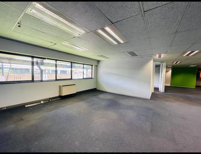 1,840M² OFFICE TO LET IN RANDJESPARK